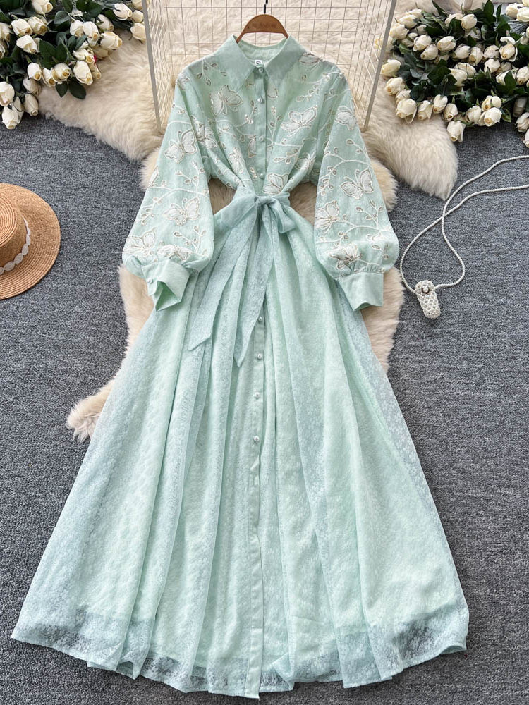 Robe longue vintage française en dentelle brodée à col revers et manches lanternes, coupe ajustée coréenne avec taille en maille pour femme