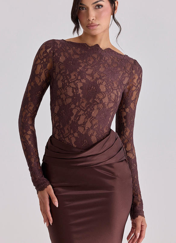 Robe longue élégante en satin avec empiècements en dentelle pour femme, idéale pour les soirées, les bals de promo et les mariages