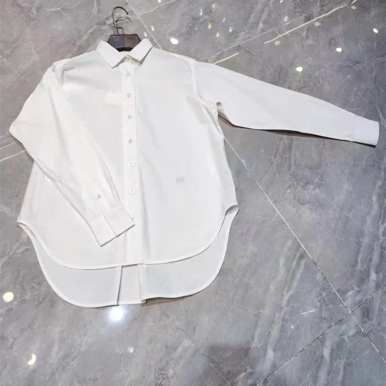 Chemise pour femme, coupe classique, brodée sur le devant, courte devant et longue derrière, polyvalente, ample, col rabattu