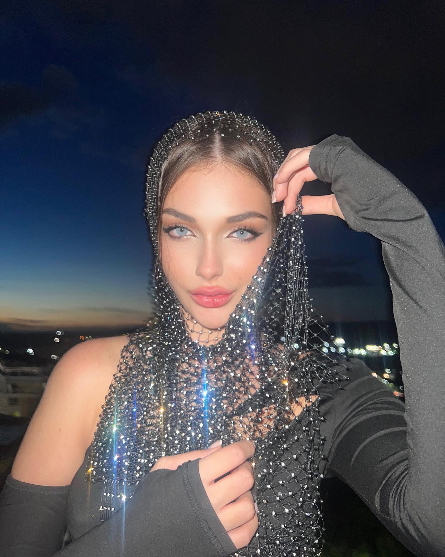 Foulard à paillettes en résille avec strass, couvre-visage brillant, accessoire de mode bohème pour femme, idéal pour festivals, soirées et clubs