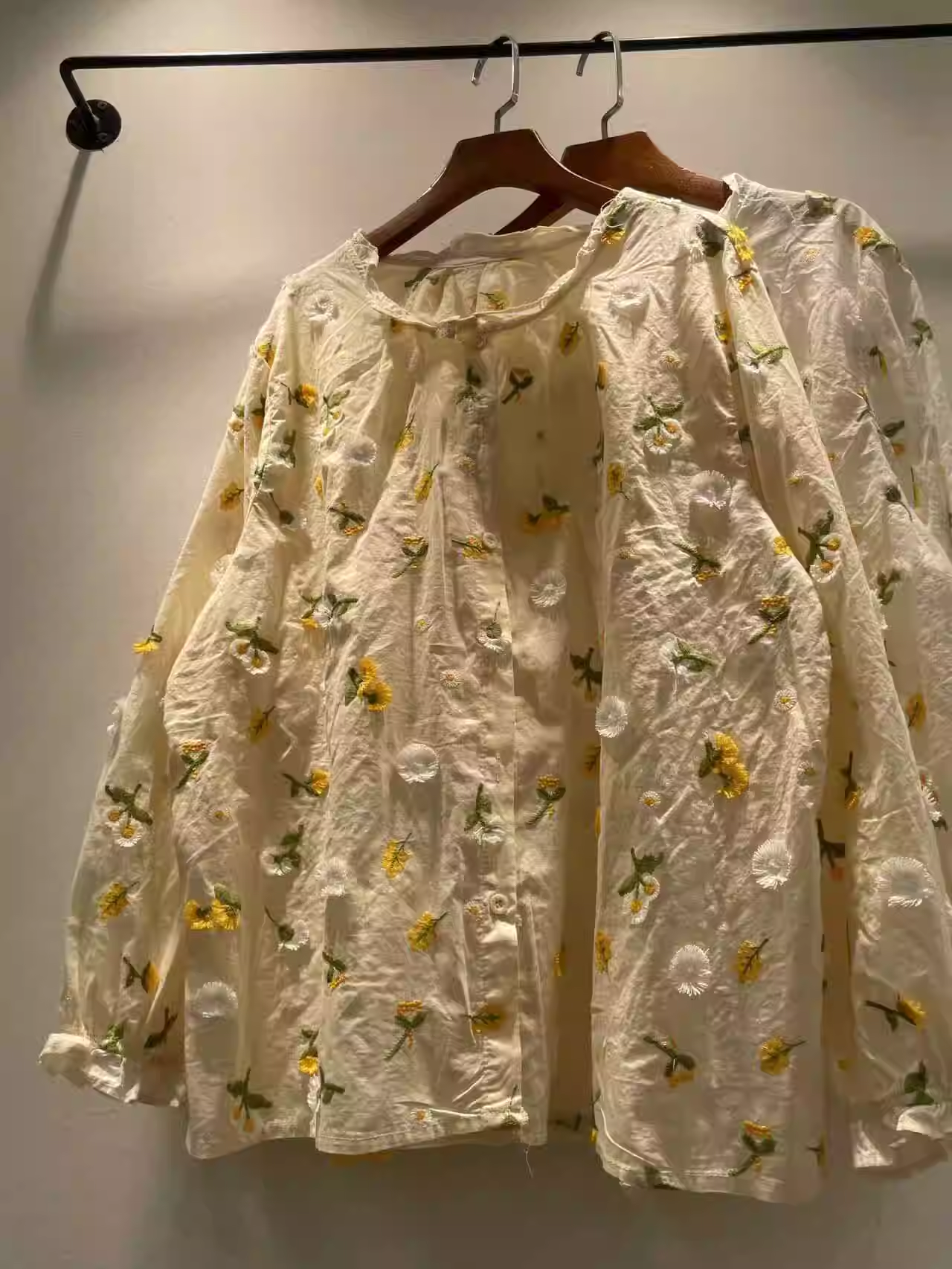 2026 Magnifiques chemisiers pour femmes, style bohème original, broderie florale 3D, chemises et blouses en coton pour femmes
