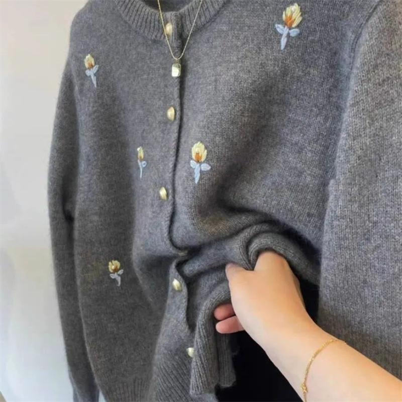 Cardigan tricoté coréen à col rond pour femme 2026 – Manteau pull brodé à manches longues pour femme – Veste en maille tendance automne