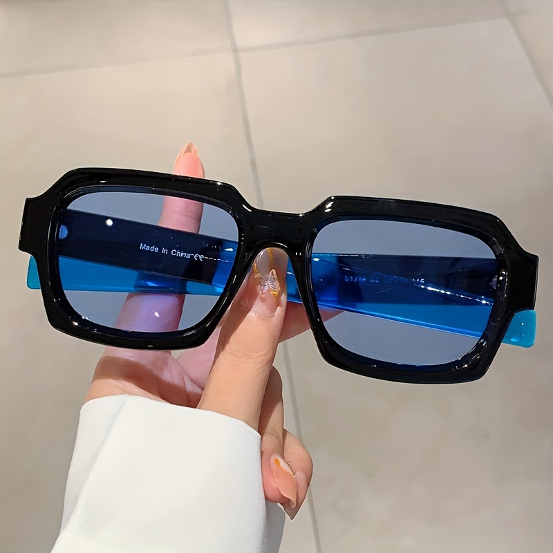 1 paire de lunettes de soleil élégantes à monture carrée noire pour femme – Cadre en plastique élégant avec verres teintés jaunes, parfait pour la mode