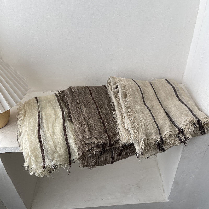 Écharpe en coton et lin rayée de style japonais pour femme, respirante, simple, pour le voyage, longue, douce, châle et étole, avec pompon court, Bufanda