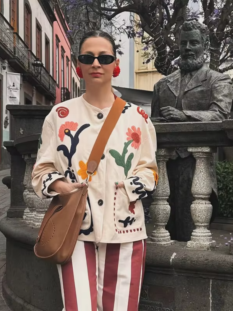 Cardigan Bohème à Fleurs pour Femme, Veste Colorée à Col Rond et Manches Longues avec Poches Plaquées Brodé, Manteau Ample pour le Quotidien et les Trajets