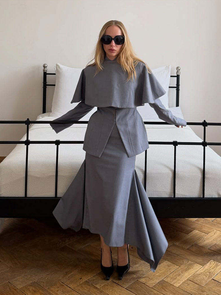 Ensemble tailleur chic gris pour femme : veste à manches longues et col montant cintrée, jupe midi moulante à col rond, tenue de bureau élégante