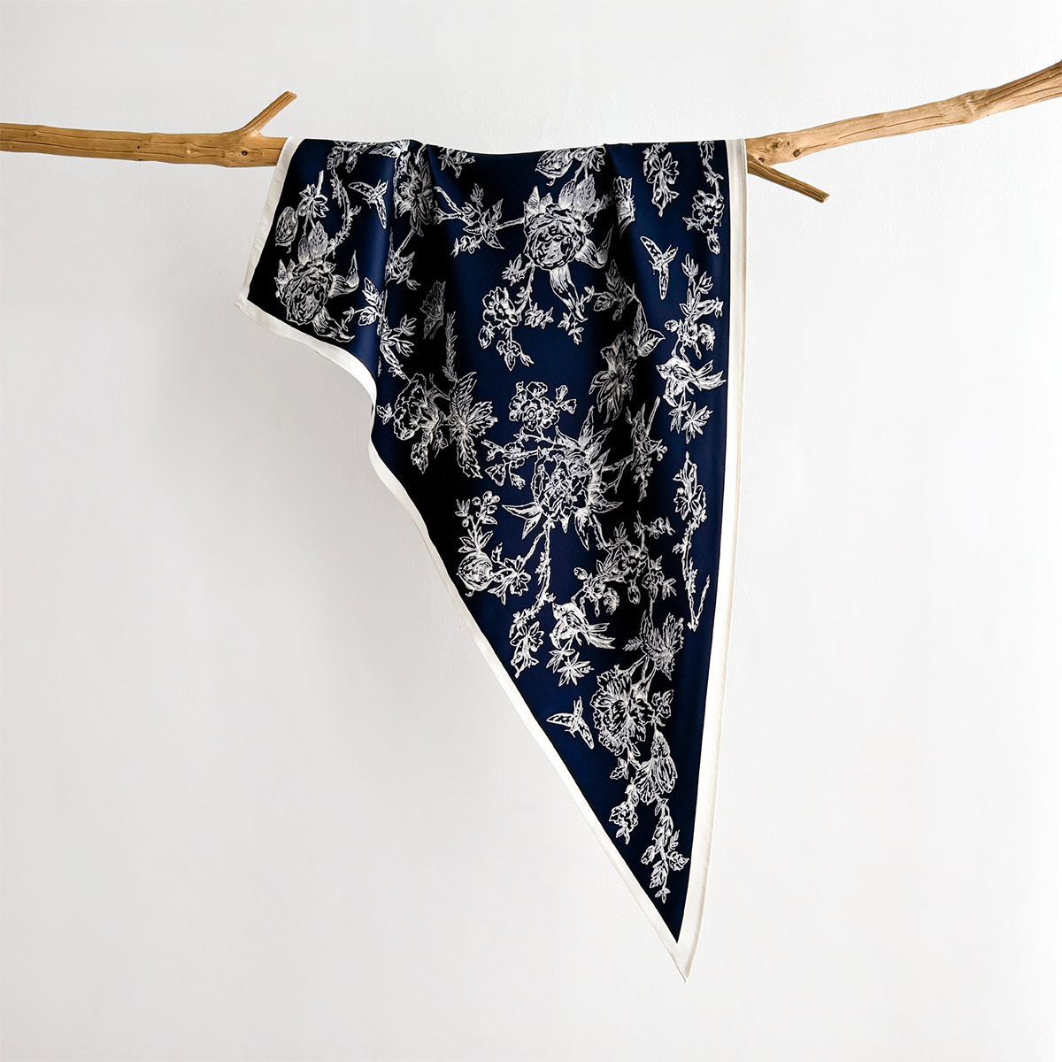 Foulard triangulaire doux et soyeux pour femme, en satin effet soie, écharpe de tête, bandana pour cheveux, châle, écharpe de cou, respirant