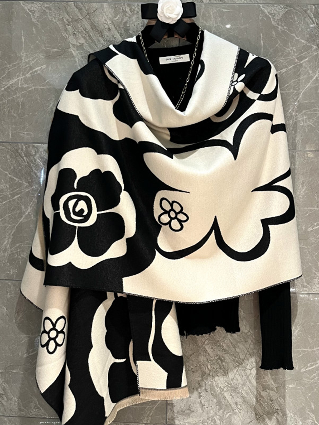 Écharpe noire Premium pour femmes, à la mode, Style coréen, polyvalente, chaud, chauffe-cou, grand Pashmina, vêtements d'extérieur, haut de gamme, hiver 2023