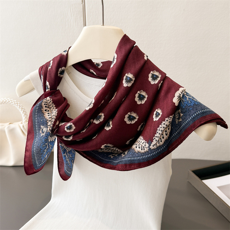 Foulard carré imprimé tendance pour femmes, écharpe de cou en coton et velours, châle chaîne élégante, Bandanas pour dames, Hijab