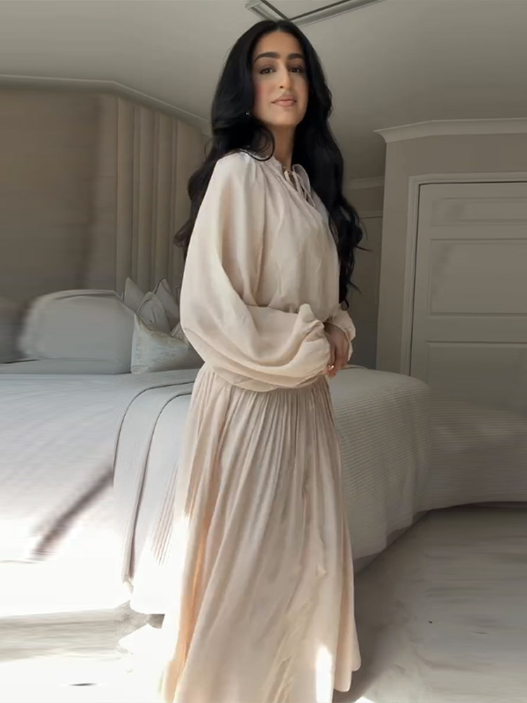 Ensemble élégant pour femme : Haut à manches longues avec lacets et jupe longue plissée taille haute – Collection été-automne 2026 – Tenue décontractée deux pièces pour femme