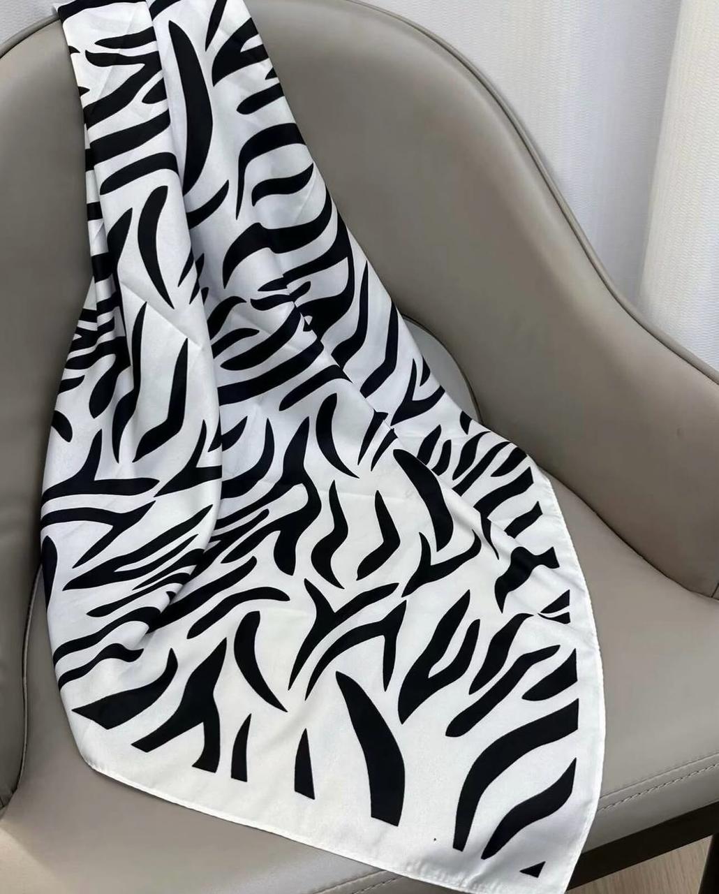 Foulard de luxe en Satin doux pour femmes, écharpe carrée imprimée à rayures d'animaux, châle en sergé, Hijab, 90x90CM