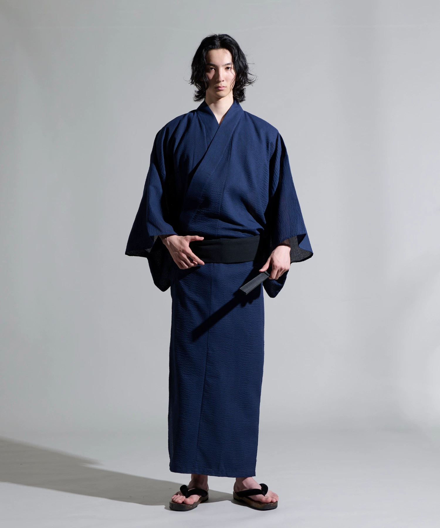 Ensemble Yukata japonais pour hommes – Kimono traditionnel de style samouraï en bleu marine, tenue de festival d'été Hanakuso
