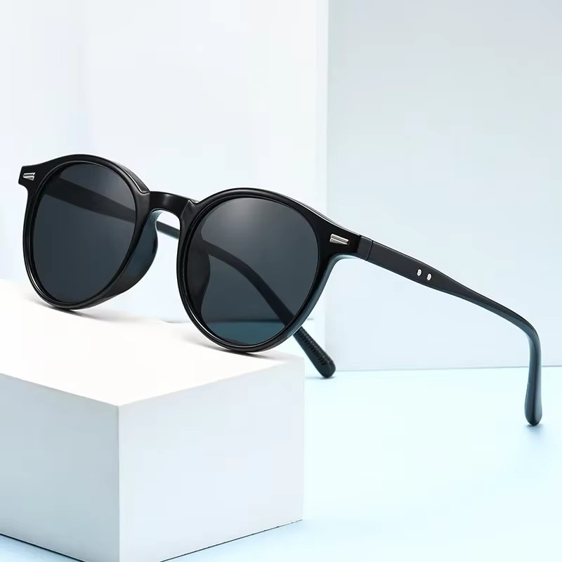 Lunettes de soleil rondes classiques pour hommes et femmes – Monture noire avec accent argenté, verres polarisés UV400, lunettes de soleil de style rétro vintage