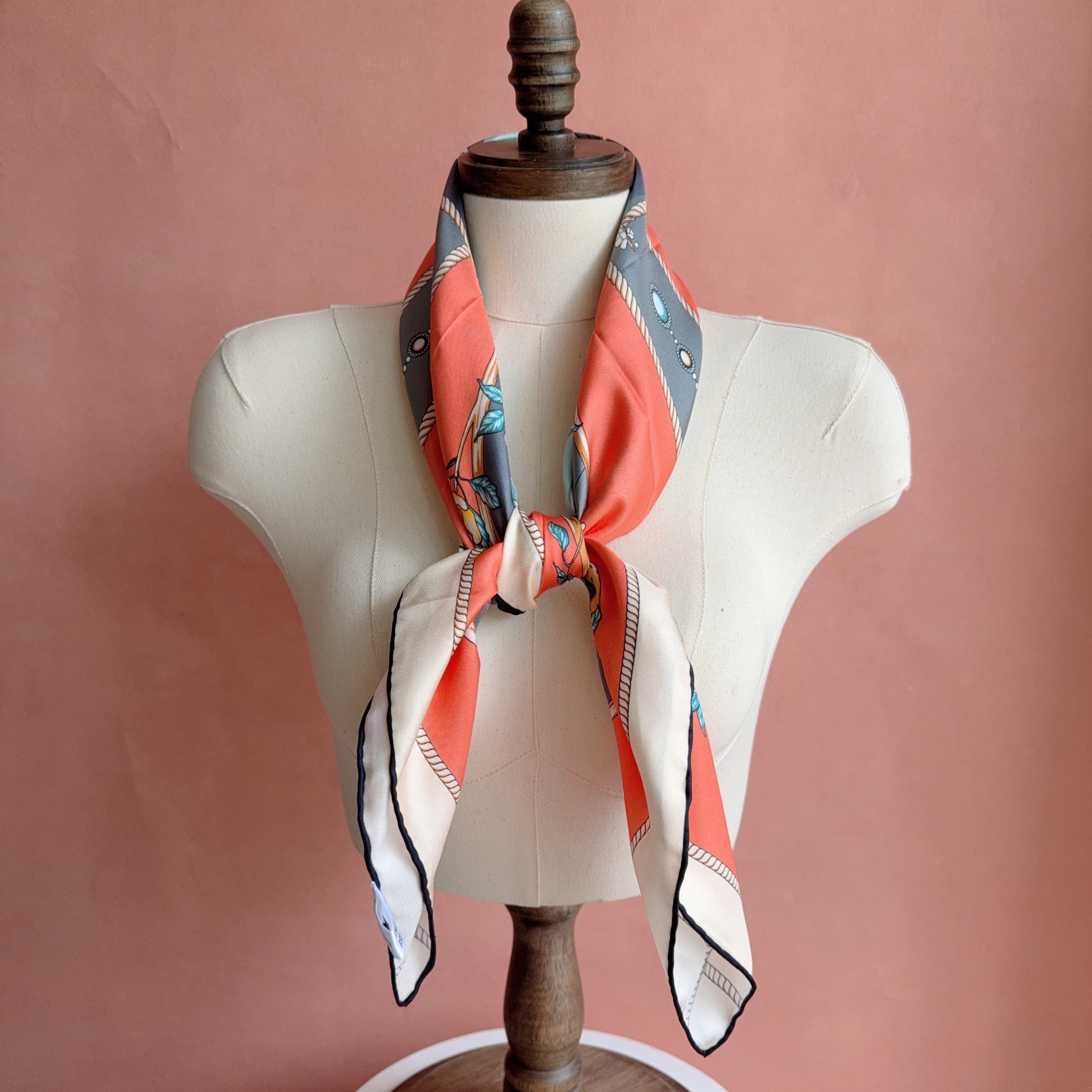Foulard en Soie 90x90 de Marque de Luxe, Foulards Carrés Imprimés Personnalisés pour Femme, Élégant Châle, Écharpe de Cou, Voile Hijab, Bandeau 2026