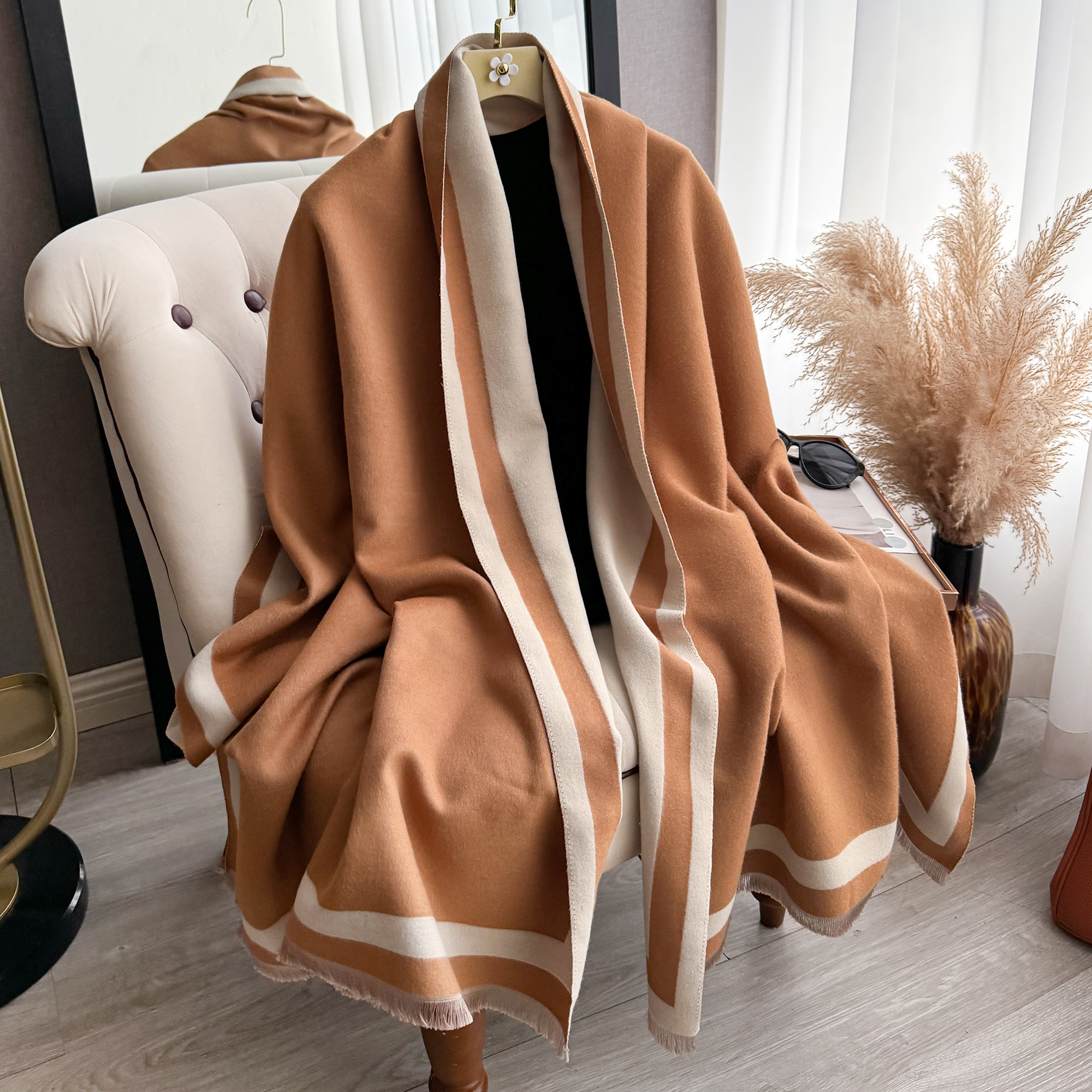 Châle réversible imitation cachemire, grande écharpe à bordure bicolore, écharpe douce et chaude à franges pour femmes, idéale pour l'automne et l'hiver au quotidien.