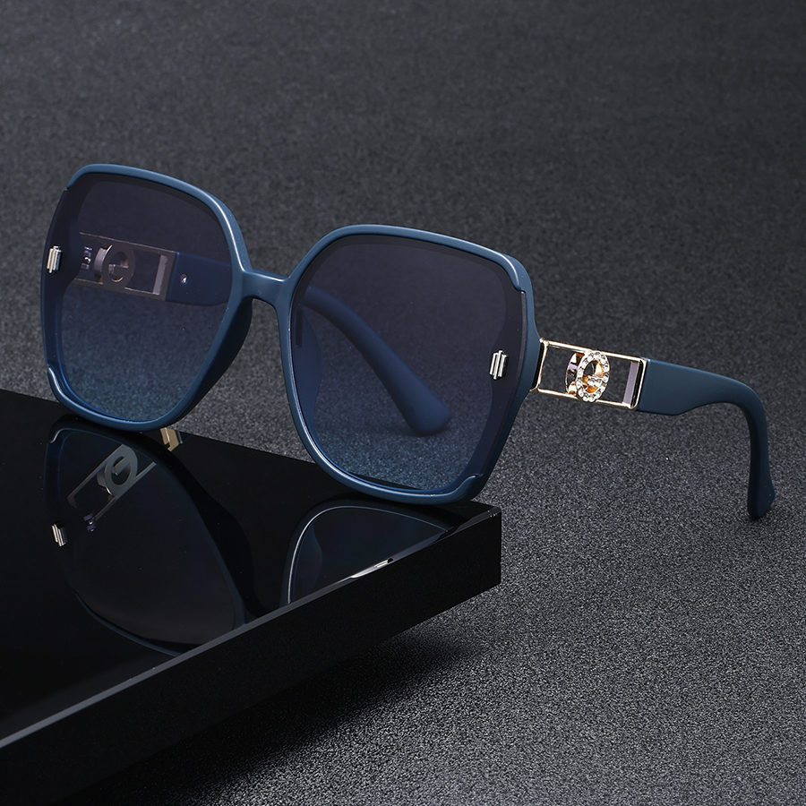 Lunettes de mode rectangulaires rétro classiques pour femmes – Montures PC à la mode et verres décoratifs, parfaites pour les fêtes, les festivals,