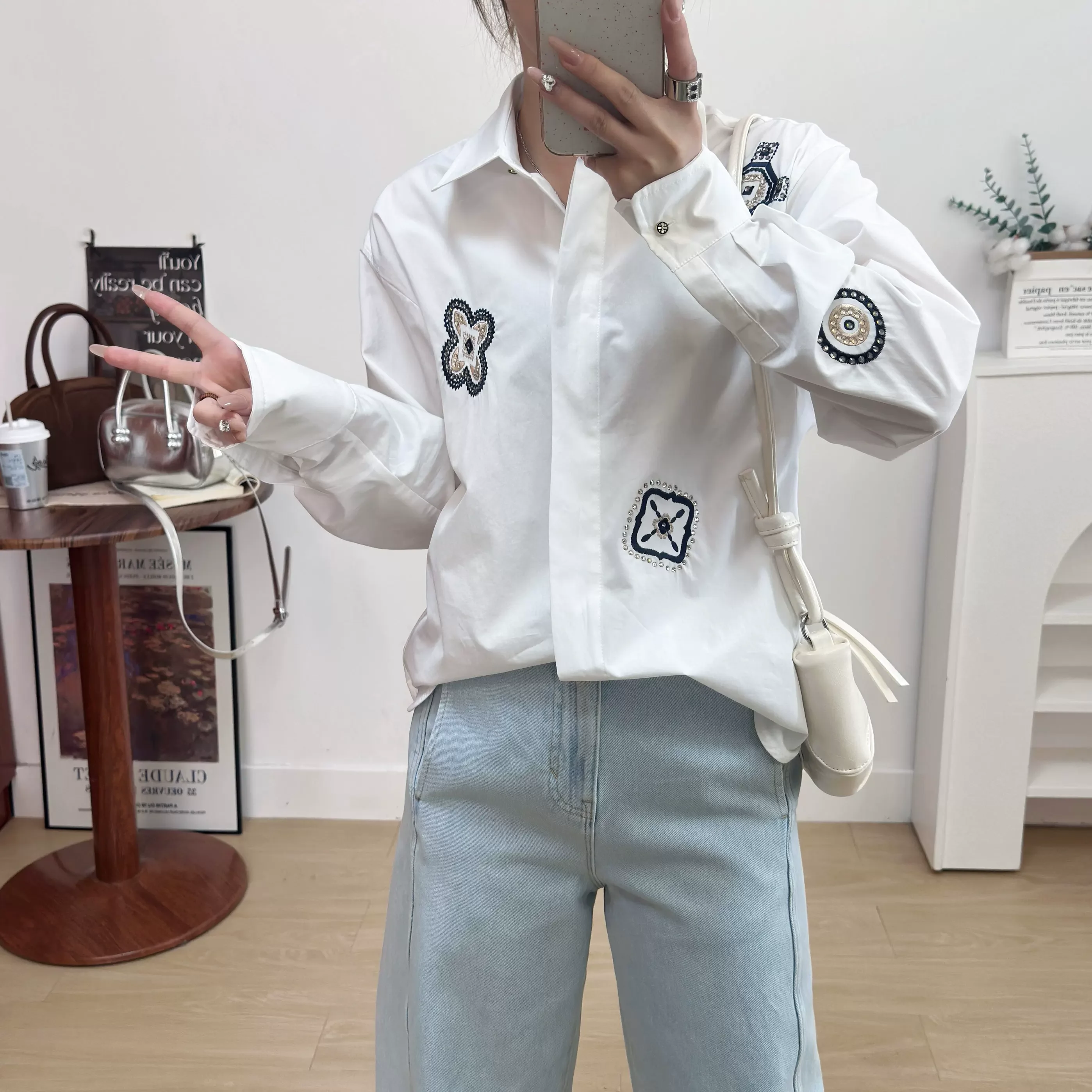 Chemisier pour femme blanc à motif géométrique brodé, col rabattu, manches longues, simple boutonnage, style décontracté