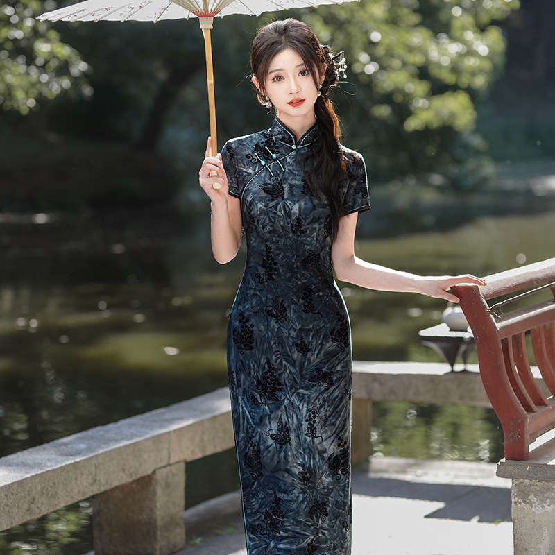 Style chinois 2025 printemps et été nouveau mince rayonne Cheongsam jupe longue tempérament robe rétro avant fendu Qipao robe