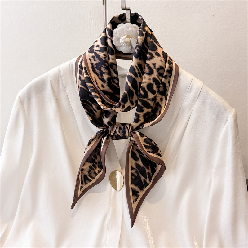 Nouvelle écharpe imprimée double couche, foulard décoratif en soie, accessoire polyvalent pour les trajets quotidiens, attache de cheveux diagonale estivale, ceinture étroite