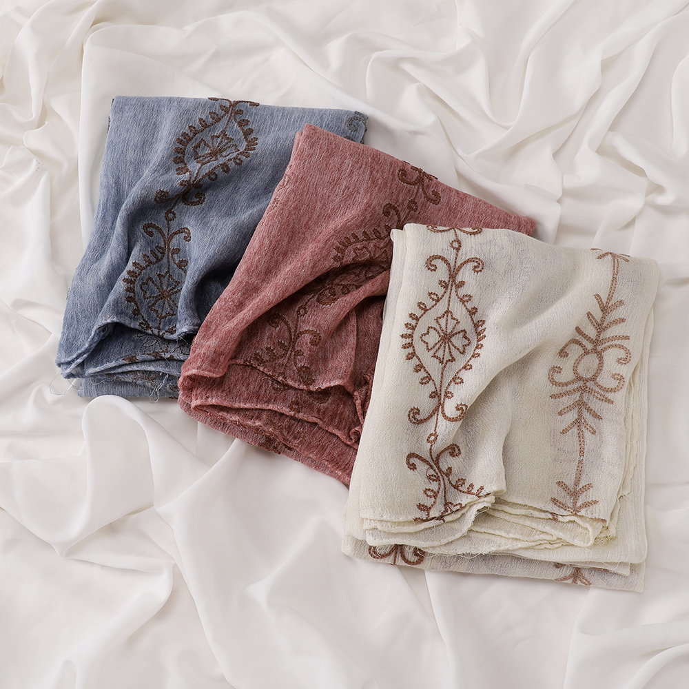 Hijab brodé vintage en tissu texturé, châle musulman froissé, foulard doux et respirant, écharpe de tête islamique pour femmes.