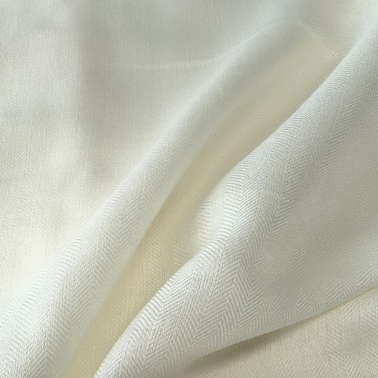 Tissu en soie et laine blanc cassé à motif chevrons de 23 mm, 40 % soie et 60 % laine mélangée, pour la peinture et la teinture