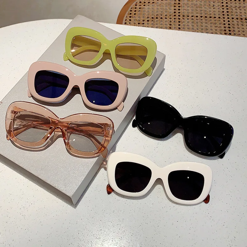Lunettes de soleil à grande monture pour hommes et femmes, lunettes de soleil vintage, lunettes punk à rivets roses, lunettes pour dames, UV400, marque de créateur de luxe, mode, nouveau