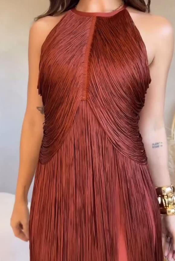 Robes pour femmes Printemps-Été 2026 Nouvelle collection Couleur unie Col suspendu à franges Sans manches Coupe ajustée Robe longue