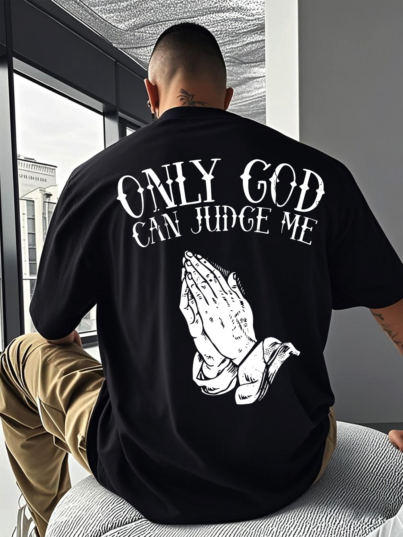 T-shirt graphique Mains en prière « Seul Dieu peut m'juger » avec impression de lettres gothiques au dos, style Hip Hop Streetwear, unisexe, coupe ample, manches courtes