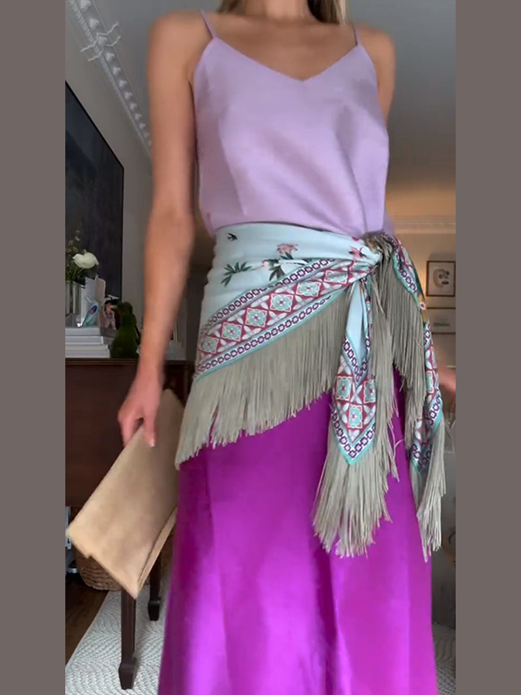 Foulard carré vintage en satin pour femme avec pompons, imprimé, collection Printemps-Été 2026, accessoire de mode féminin pour les vacances