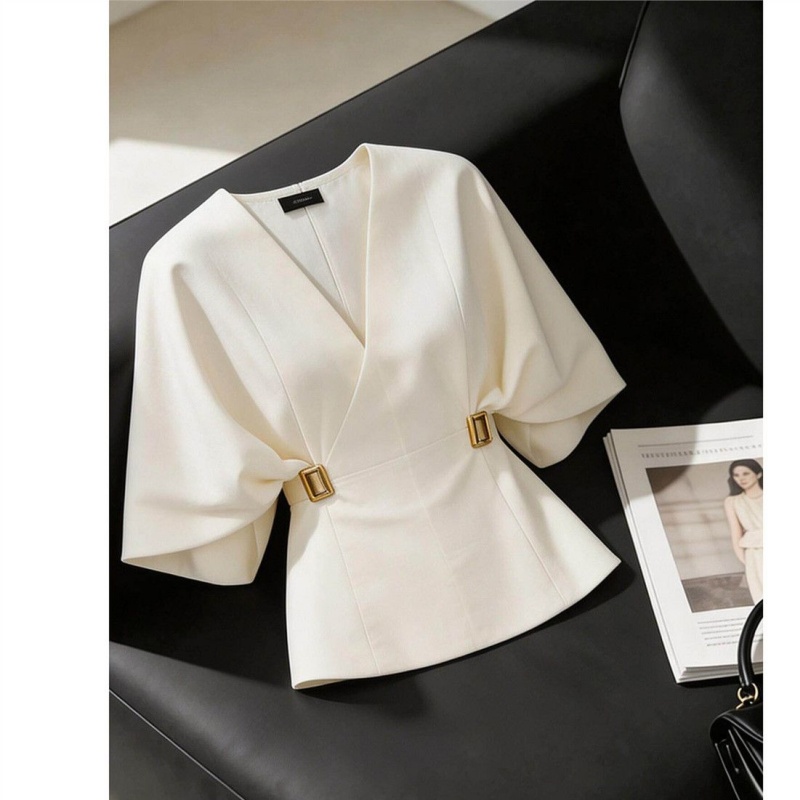 Chemisier élégant pour femme de bureau, col en V, manches chauve-souris, avec boucle à la taille, couleur unie blanche, chemise d'été tendance, vêtement formel pour femme