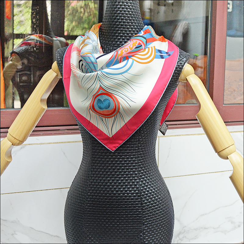 Écharpe en soie décorative rose 90*90, foulard en satin de soie, processus d'impression sur écran, bords frisés à la main "M90F275-2"