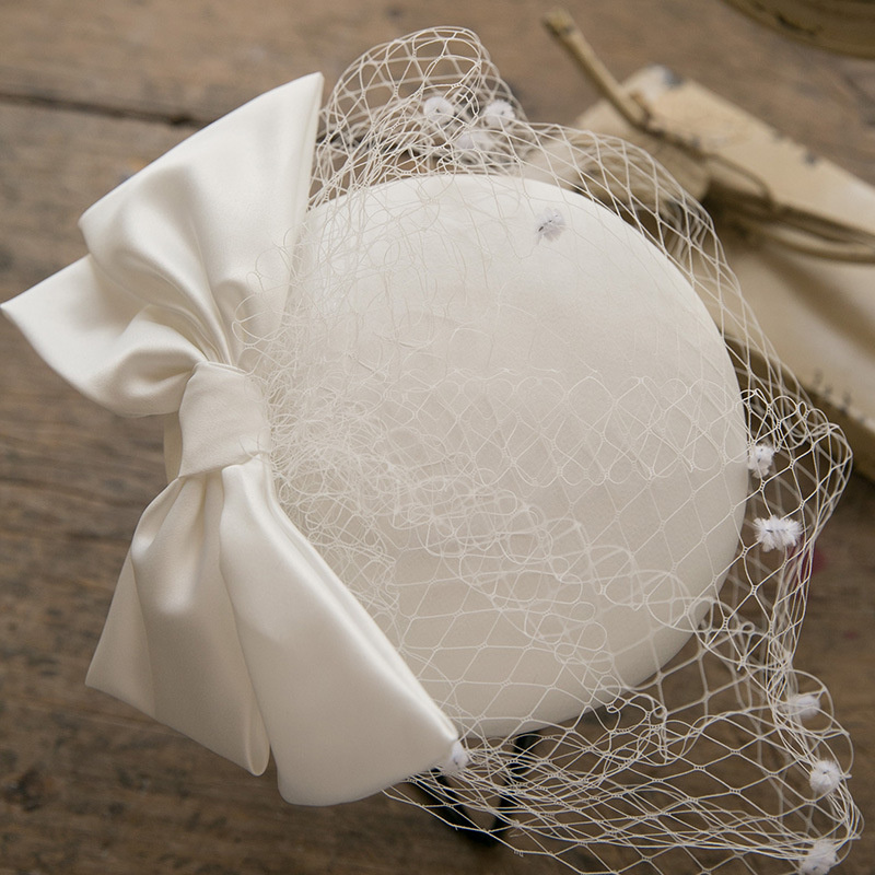 Chapeau en maille à nœud papillon, visage forgé, robe de défilé, couvre-chef Photo britannique rétro léger, chapeau de luxe