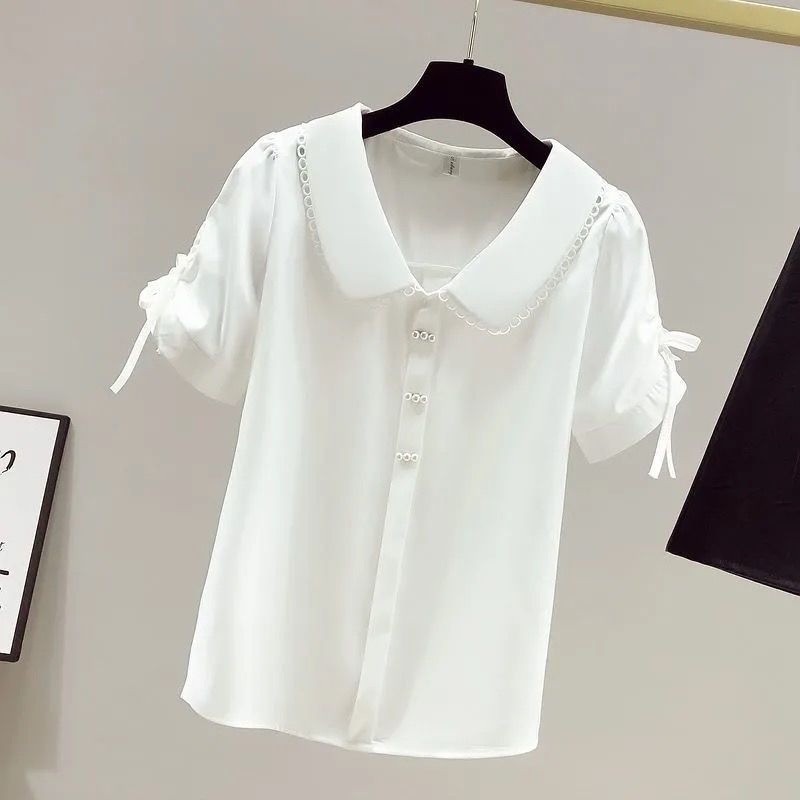 Chemise en satin pour femmes - Col Peter Pan, bouton perlé, manches courtes, poignets à nouer