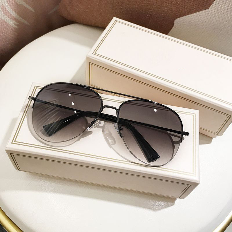 Lunettes de soleil classiques pour hommes, monture en métal, style aviateur, pour sports de plein air, anti-UV, pour la conduite, UV400, lunettes pour femmes ﻿