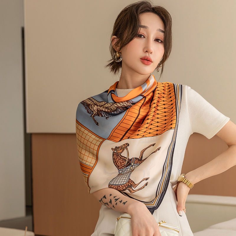 110X110 Li brocart léger luxe foulard en soie femmes modèle chaud nouvelle imitation soie luxe doux photo voyage écharpe