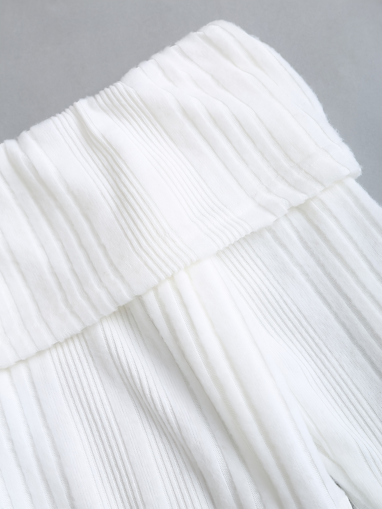 Robe décontractée grande taille pour femme avec manches longues épaules dénudées et taille cintrée – Collection 2025