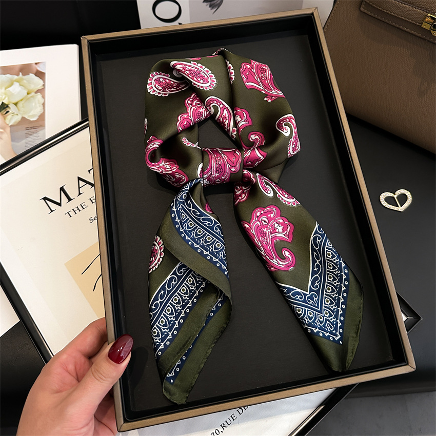 Foulard carré imprimé Paisley, Bandana en Satin doux, Vintage, coupe-vent, châle enveloppant, Imitation soie, serviette de plage de voyage, nouvelle collection 2025
