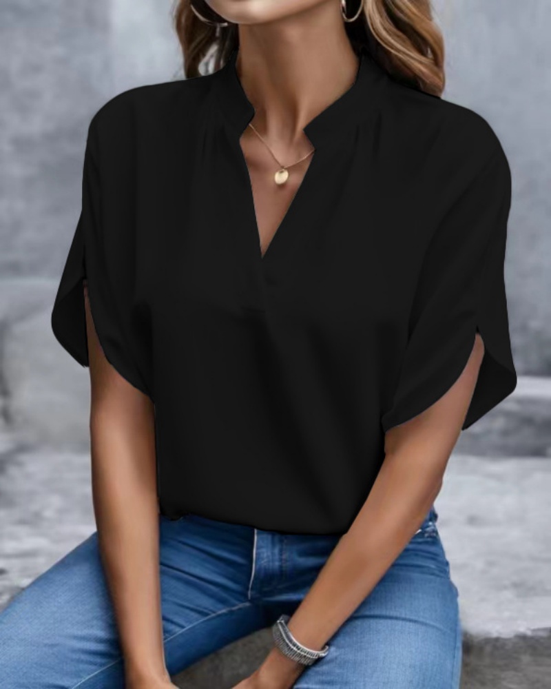 Chemisier à manches courtes pour femme, col en V, avec fente au décolleté et coupe fluide, idéal pour le bureau ou les occasions décontractées