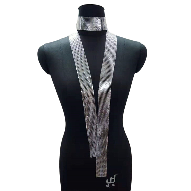Écharpe à paillettes en métal pour femmes, collier brillant, bijoux de boîte de nuit, personnalité de la cheminée, accessoires de mode polyvalents, fête, nouveau, 2025