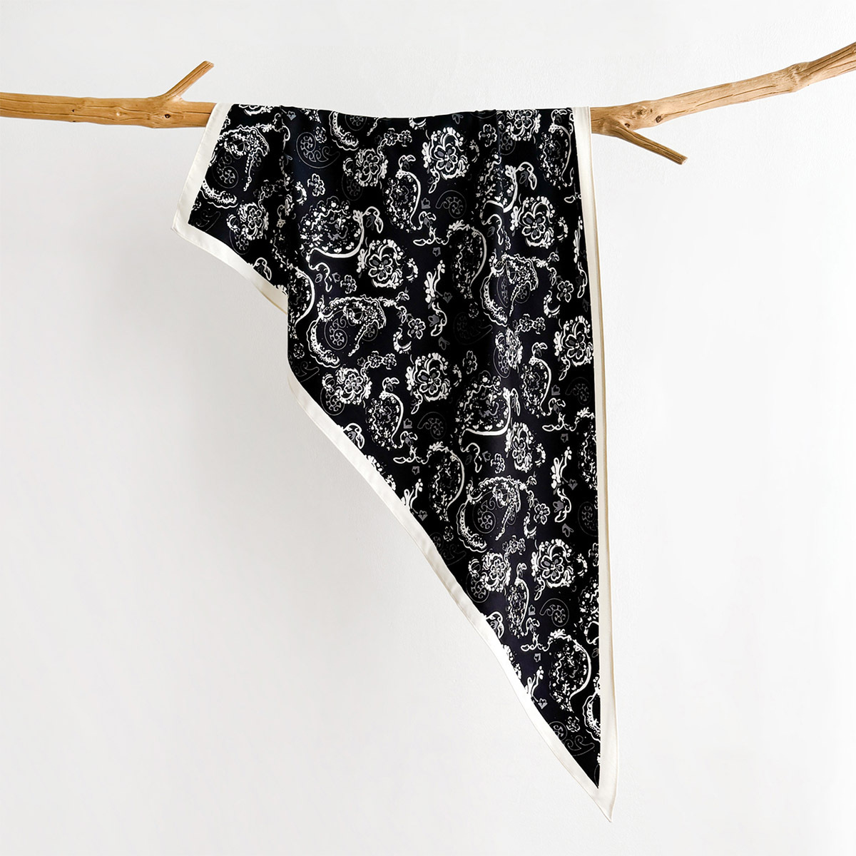 Foulard triangulaire doux et soyeux pour femme, en satin effet soie, écharpe de tête, bandana pour cheveux, châle, écharpe de cou, respirant