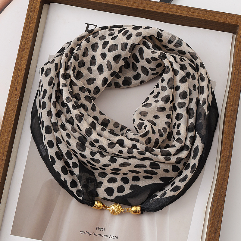 Écharpe à boucle magnétique à imprimé léopard pour femmes, écharpe carrée polyvalente en soie fine, écharpe à décoration angulaire, facile à porter, 63 cm