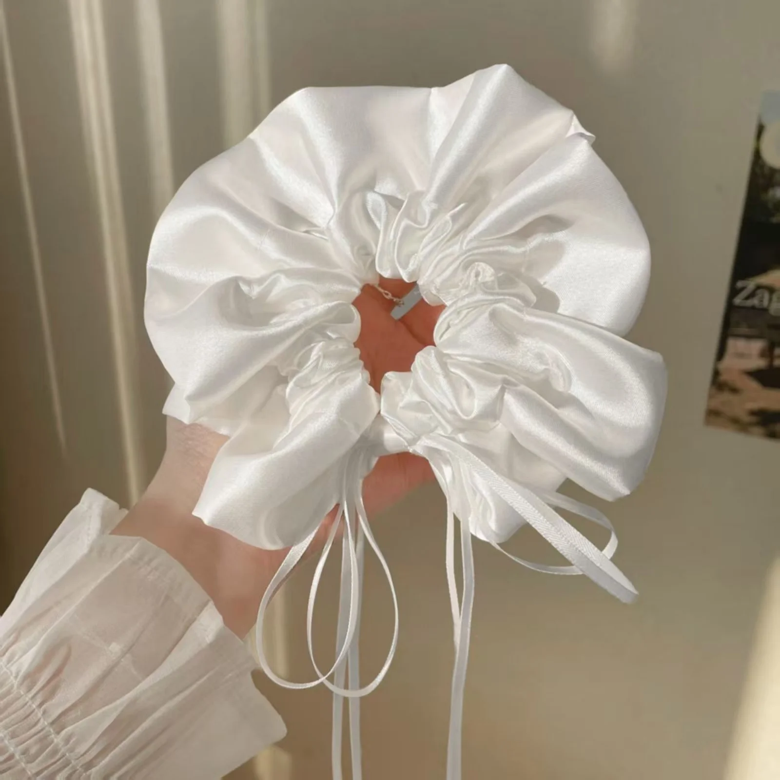 1 élastique à cheveux en satin blanc avec nœud, grand élastique élégant avec long ruban, accessoire capillaire romantique de style mariée pour femme