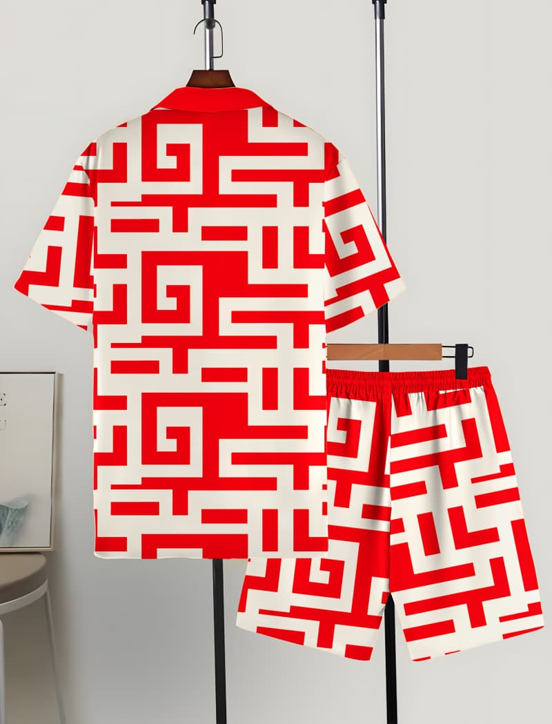 Ensemble classique deux pièces pour homme avec motifs imprimés, idéal pour les activités de plein air et l'esthétique urbaine moderne.
