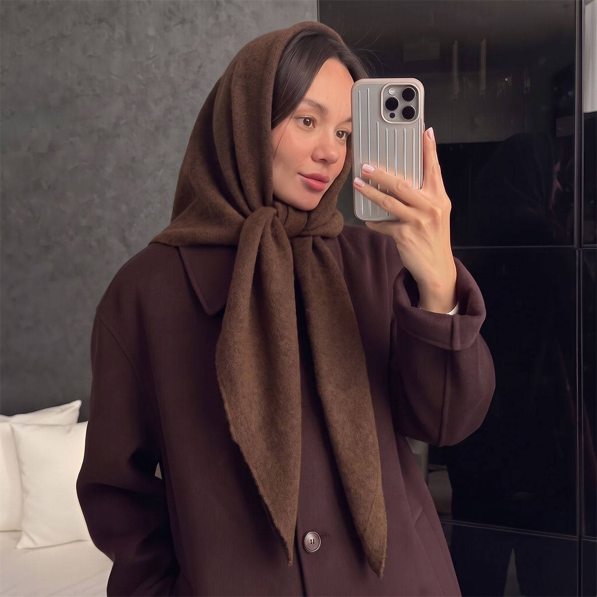 Écharpe classique en tricot uni à col triangulaire pour femme, châle doux et chaud, accessoire de couvre-tête multimode pour les sorties décontractées en extérieur