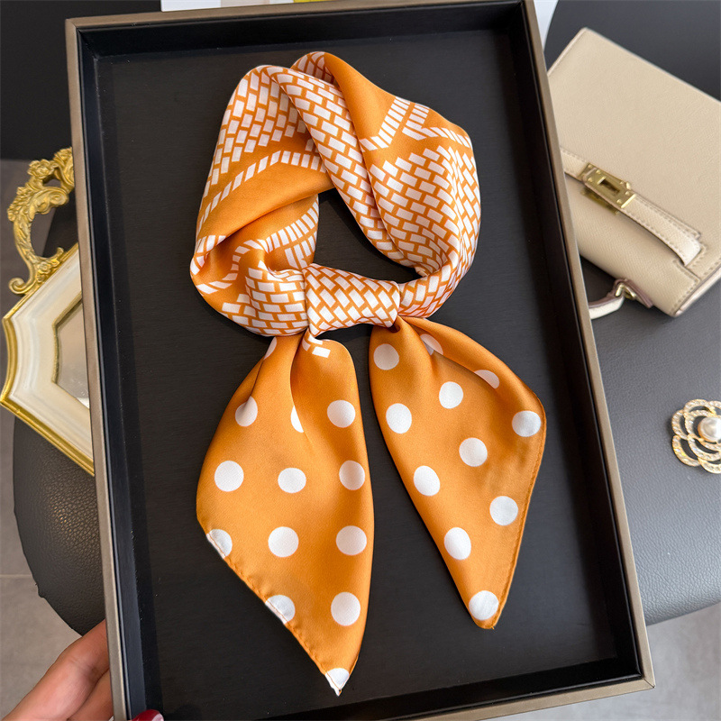 Foulard carré en soie satinée douce à pois pour femme 70x70cm – Écharpe, bandana, châle, ou accessoire pour cheveux