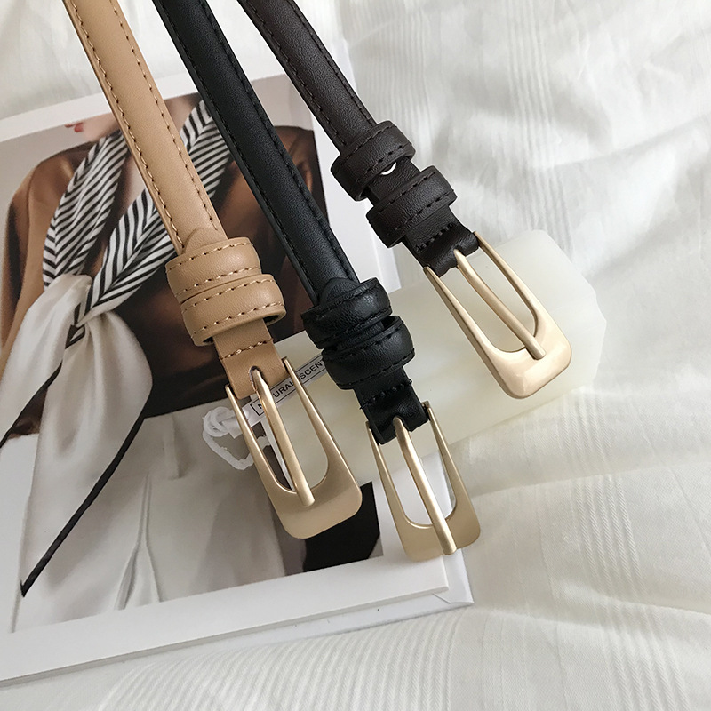 Ceinture fine en cuir chic pour femme avec boucle carrée, idéale pour jeans et pantalons, accessoire de mode féminin