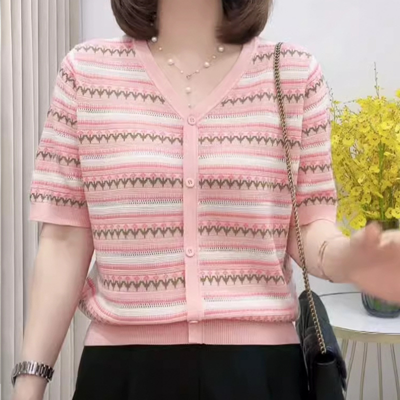 Vêtements pour femmes réduction du vieillissement Jacquard rayure rose à manches courtes t-shirt été ample décontracté tricot t-shirt dame col en v haut polyvalent