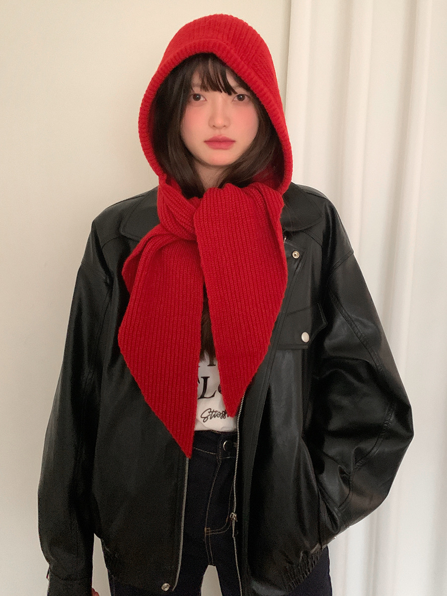 Combinaison chapeau tricoté avec capuche et écharpe pour femme pour la chaleur d'automne/hiver