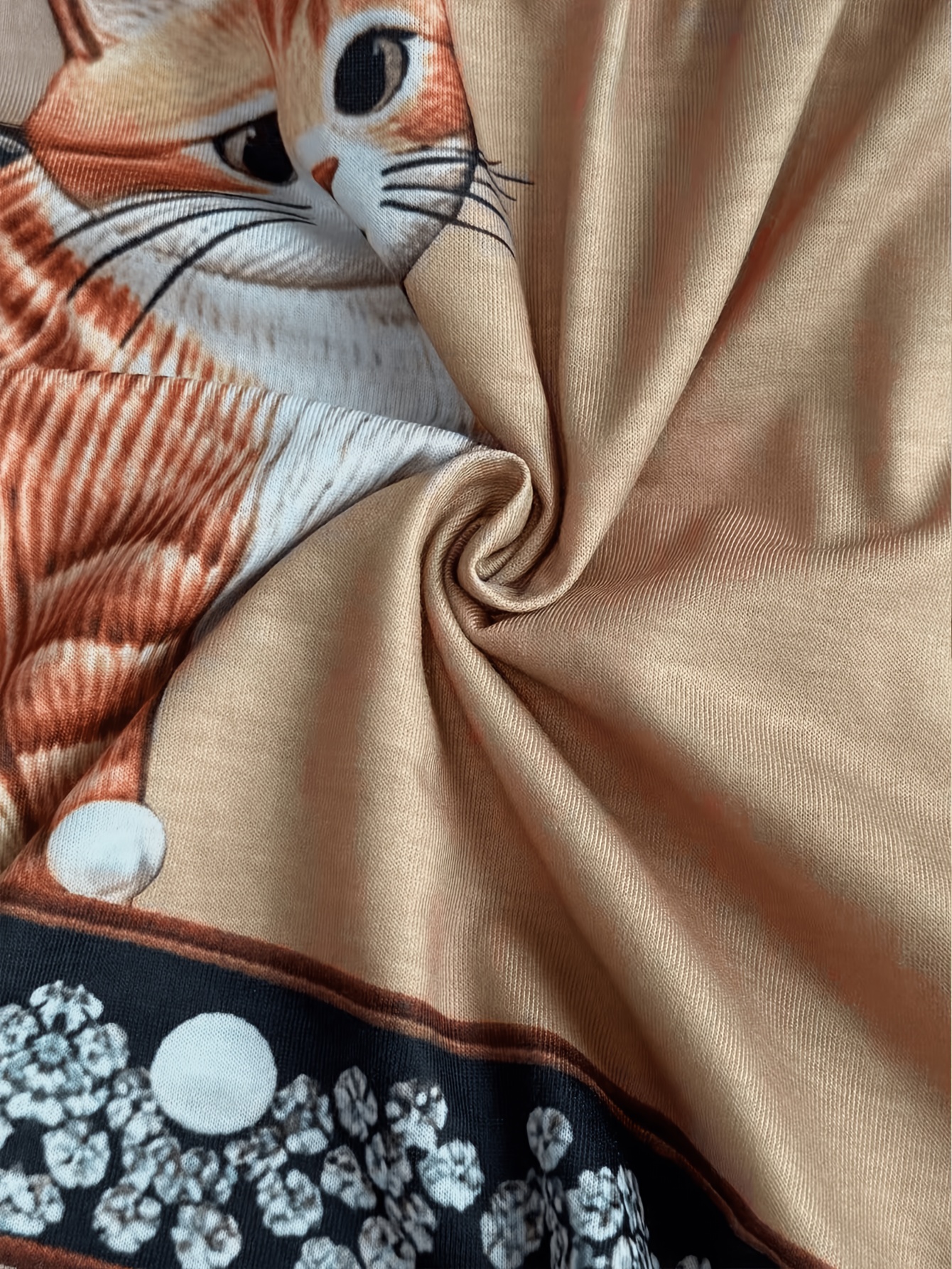 Tenue décontractée d'été pour femmes : haut à manches courtes élégant à imprimé floral, papillon et chaton + short ample, ensemble deux pièces, adapté aux sorties décontractées d'été, vêtements polyvalents