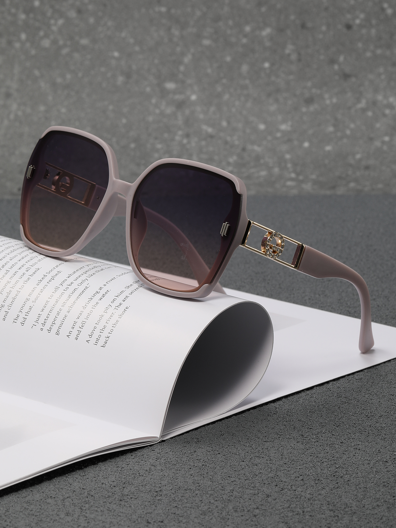 5 nouveaux modèles de lunettes de soleil pour femmes : lunettes de soleil résistantes aux UV, look haut de gamme, polyvalentes pour les visages larges, lunettes amincissantes, haute qualité.